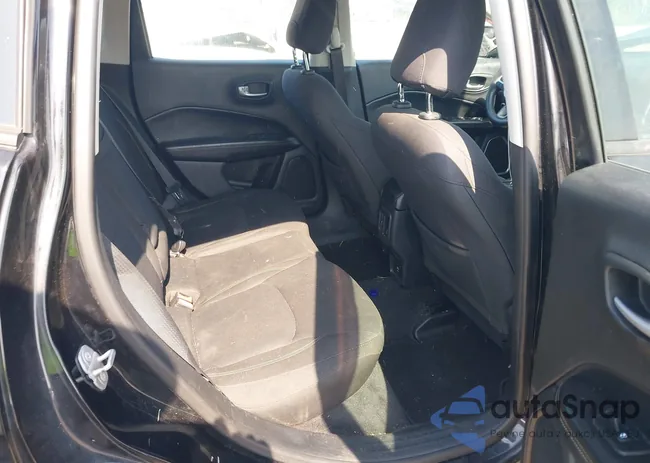 3C4NJCAB2JT211158: 42580804