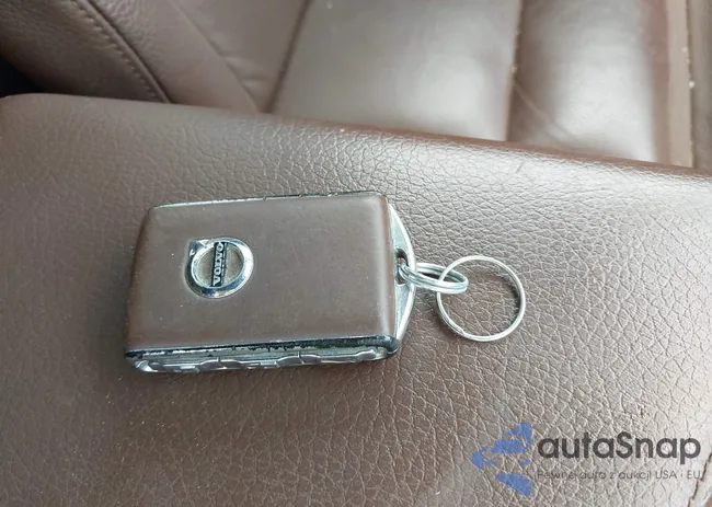 YV4A22RL9J1048869: 42581564