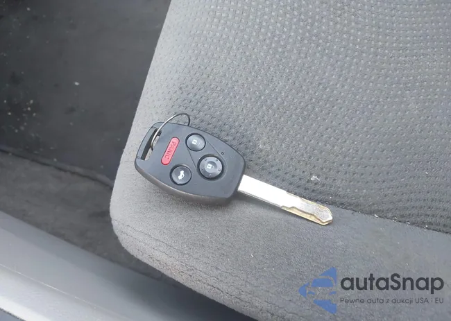 1HGCP2F74AA176975: 42581750