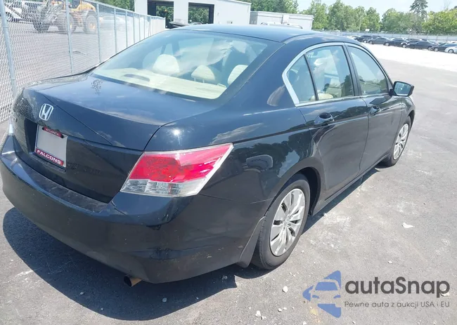 1HGCP2F30AA111649: 42581751