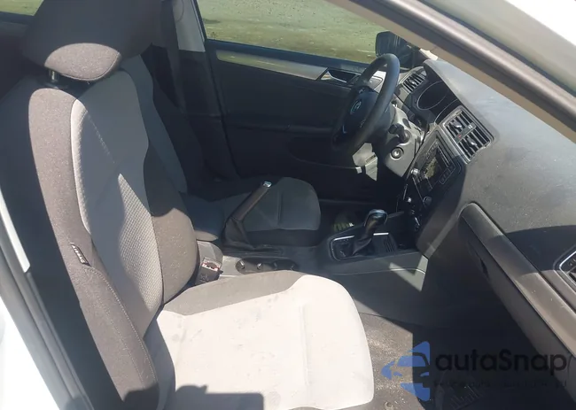 3VW2B7AJXHM241962: 42581858