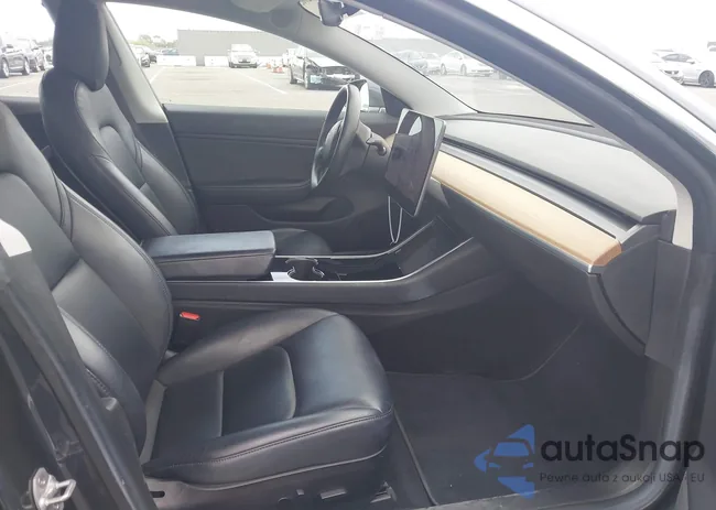 5YJ3E1EA8JF023745: 42582003