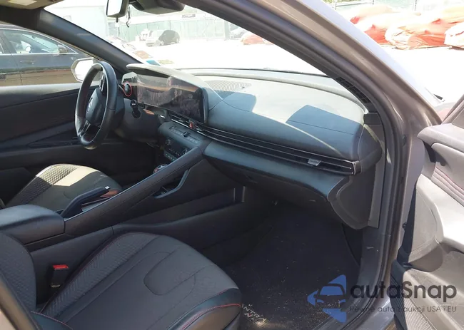 KMHLR4AF0PU629656: 42586602