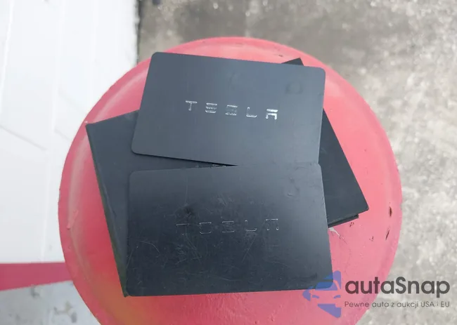 5YJ3E1EA4RF722849: 42586831