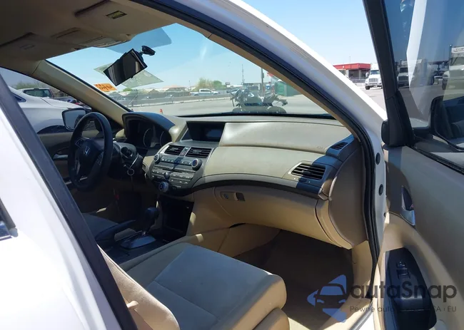 1HGCP2F38AA194490: 42587776