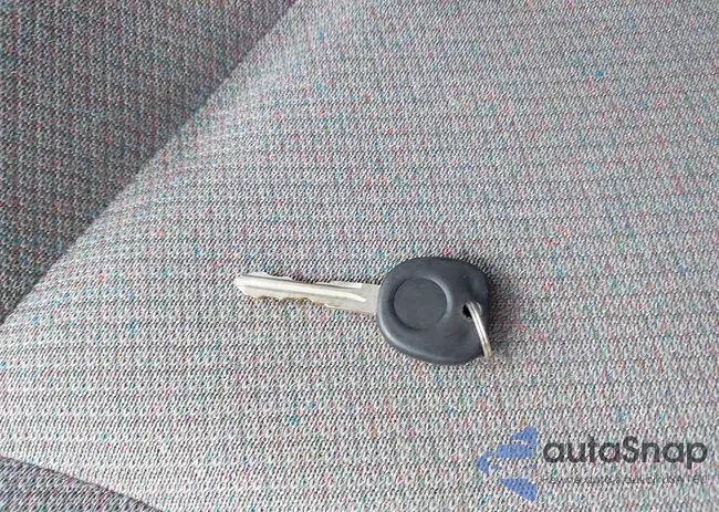 1G8AG52F44Z216475: 42587783