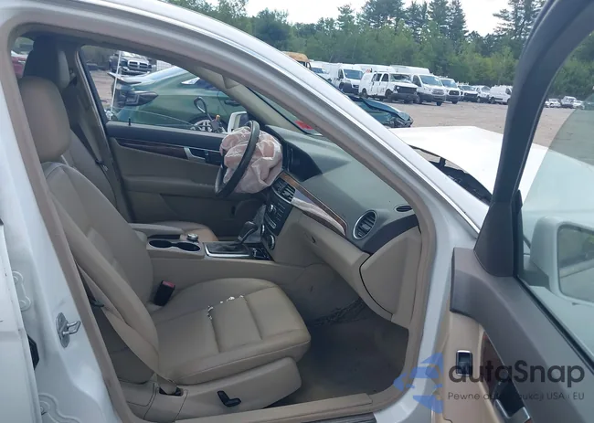 WDDGF8AB7DR280115: 42587180