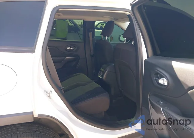 1C4PJLCB0LD650180: 42588910