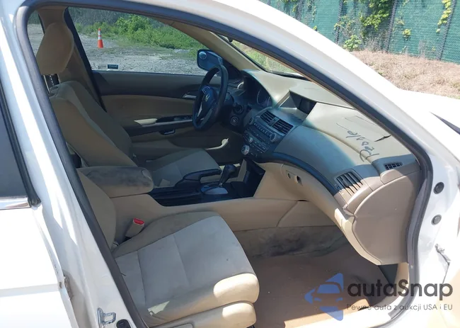 1HGCP2F3XAA175858: 42588230