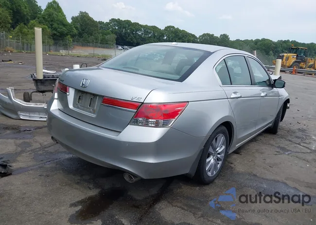 1HGCP3F88BA009602: 42589535