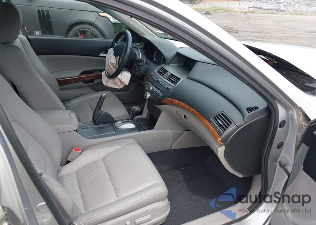 1HGCP3F88BA009602: 42589535