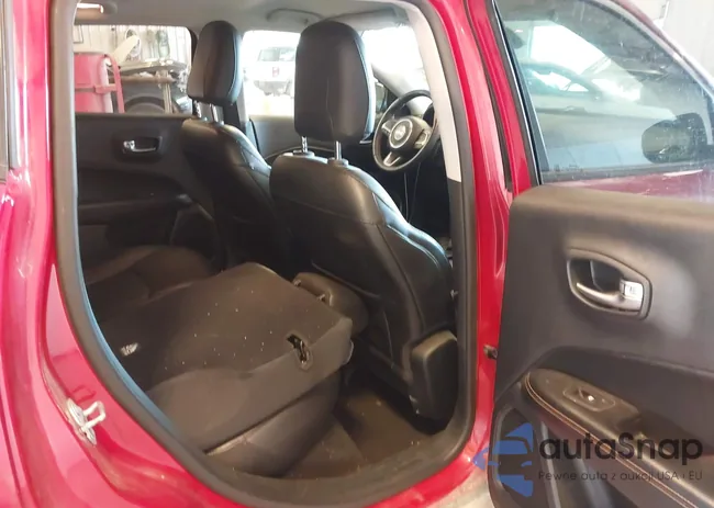 3C4NJDCB9KT752972: 42590613