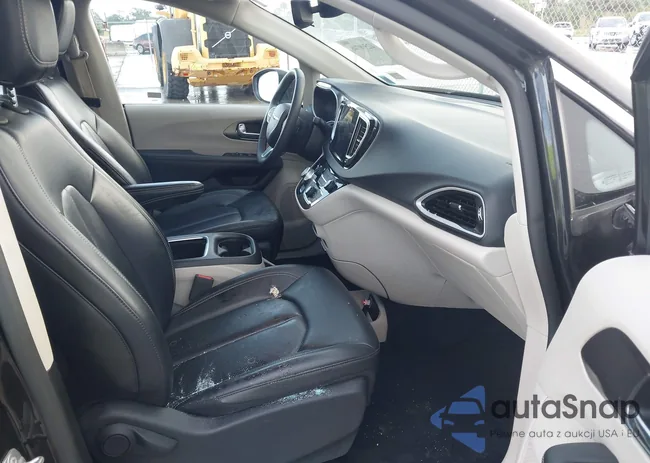 2C4RC1BG9PR616360: 42590746