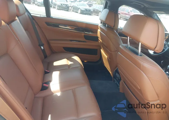 WBAYF8C51DD139735: 42590928