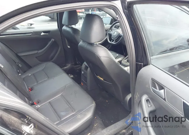 3VWD17AJ2JM242623: 42590048