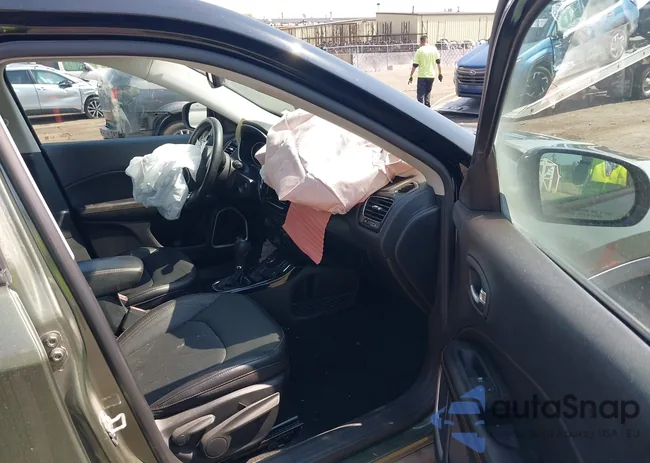 3C4NJDCB6MT570469: 42590309