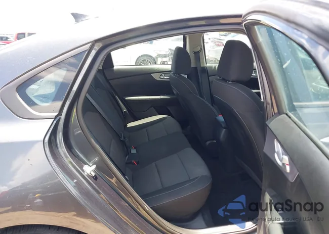 3KPF24AD4RE712335: 42591540