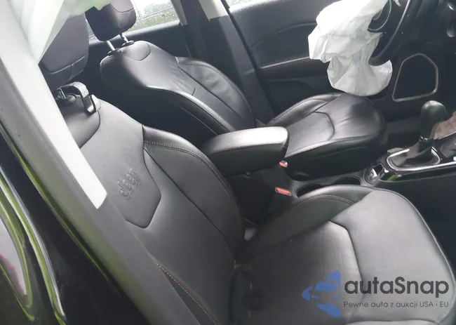 3C4NJDCB6LT149611: 42592473