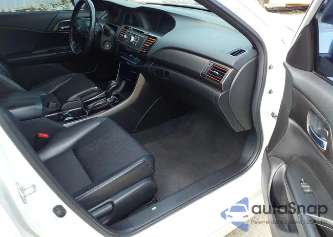 1HGCR2F52GA024114: 42592576