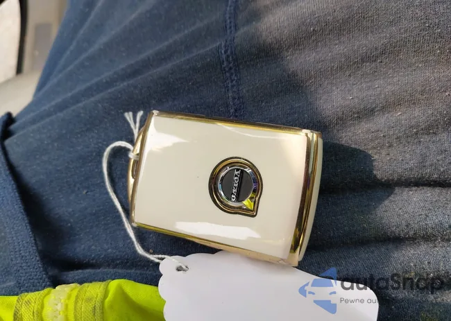 YV4102PK3J1368088: 42592116