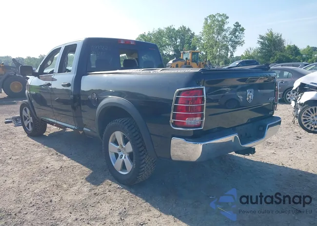 1D3HV18T99S823155: 42592210