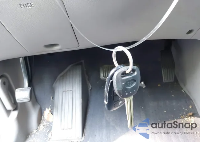 KNDMG4C37A6340352: 42593671