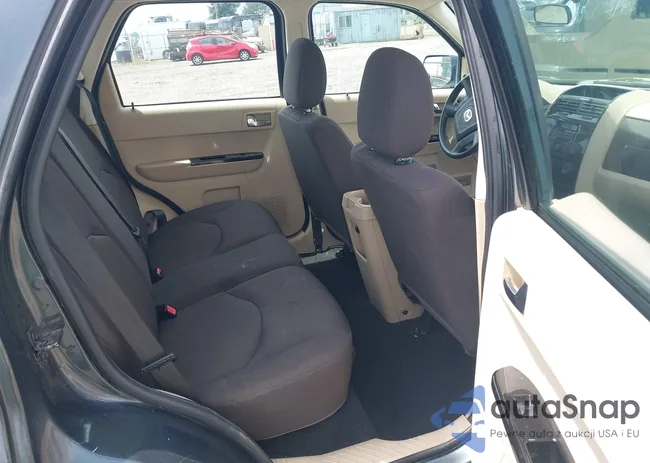 4F2CZ02Z48KM26028: 42594250