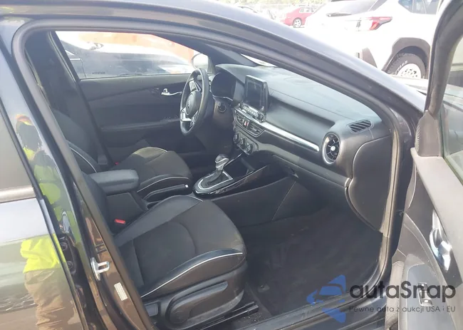 3KPF34AD2ME268586: 42596828