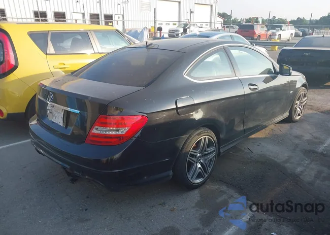 WDDGJ4HB7CF780885: 42598005