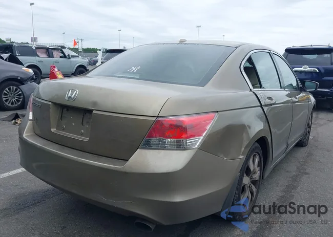 1HGCP268X8A009572: 42598085