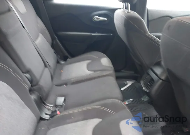 1C4PJMAB5GW174205: 42598253