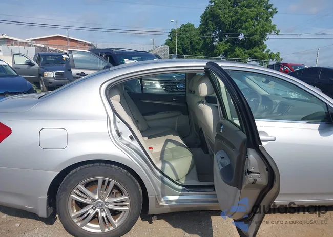 JN1CV6AP7FM501436: 42599467