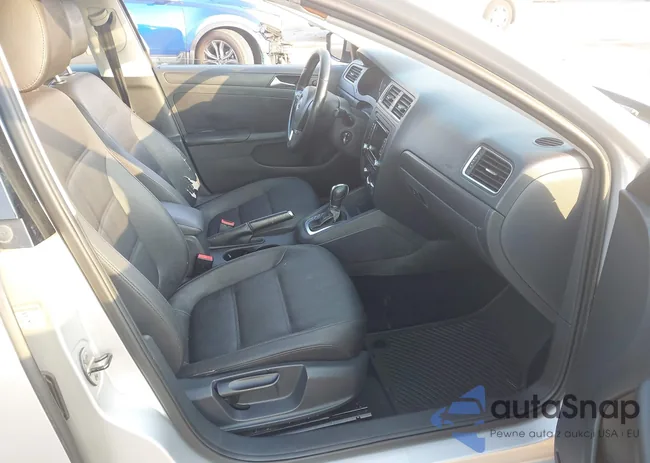 3VWDX7AJ8CM381611: 42599245