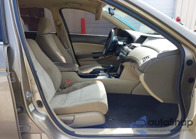 1HGCP2F32AA052300: 42600525