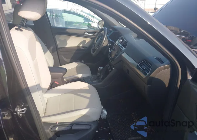 3VV3B7AX3KM135261: 42600904