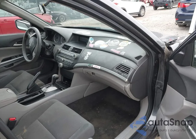 1HGCP2F7XAA071485: 42600926