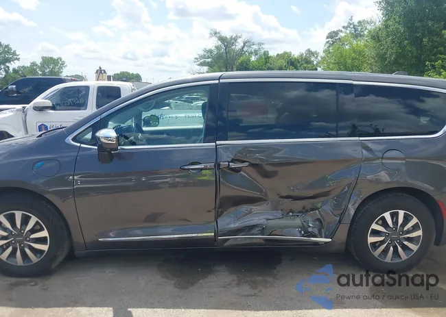 2C4RC1S73NR148123: 42601297