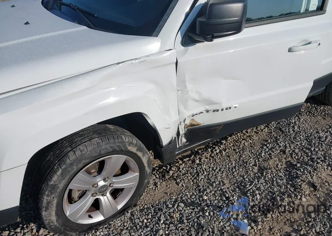 1C4NJPFB1ED793877: 42602568