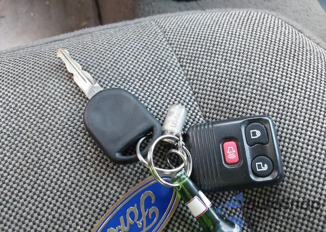 1FTYR14V31TB05684: 42602369