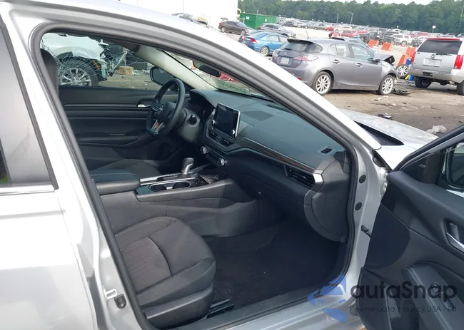 1N4BL4DV9RN426093: 42608149