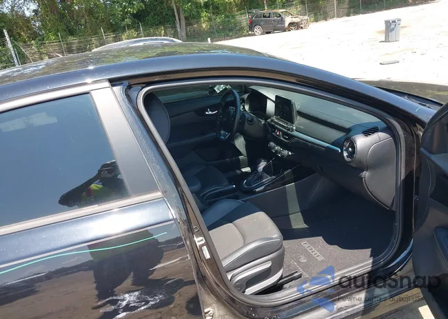 3KPF34AD2ME321755: 42608328