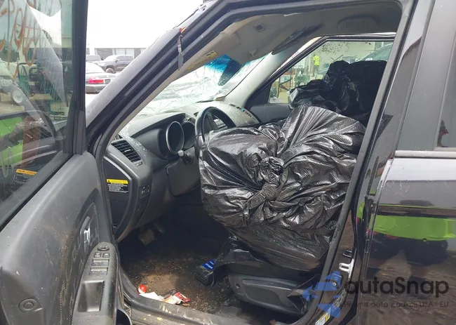 KNDJT2A63D7753111: 42610170