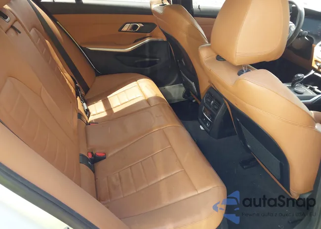 WBA5R1C53KFH15265: 42610371