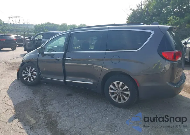 2C4RC1BGXHR734516: 42611052