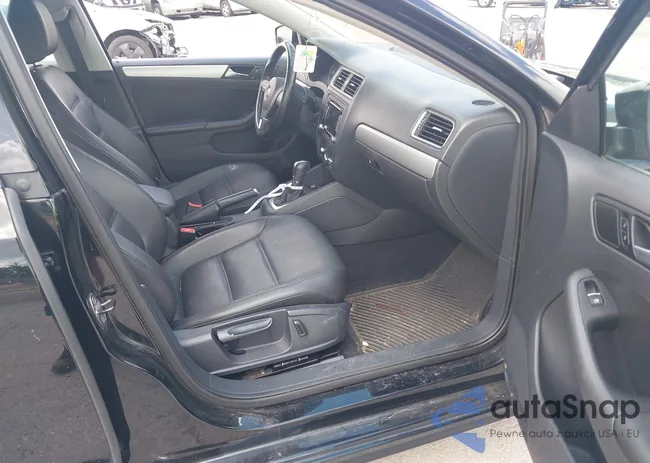 3VWD07AJ7EM411429: 42612682