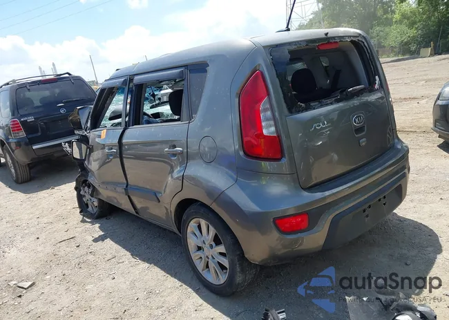 KNDJT2A69D7557173: 42615571