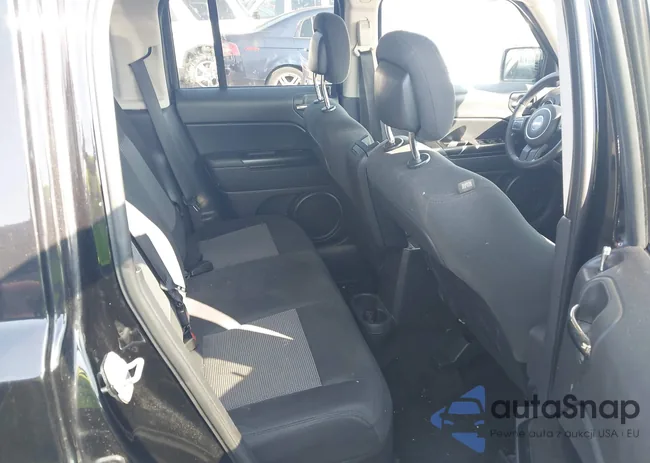 1C4NJPFB8FD185890: 42616826