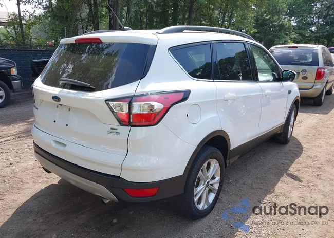 1FMCU9GD4JUC61958: 42616143