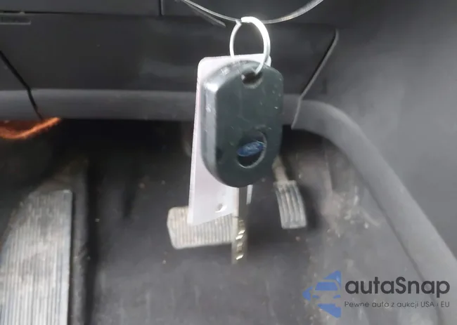 1FMCU0GD9HUD48373: 42618008