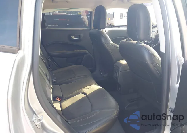 3C4NJDBB2JT162614: 42619559